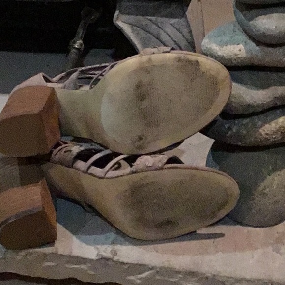 Carlos brand leather strappy open toed heels - Picture 4 of 4